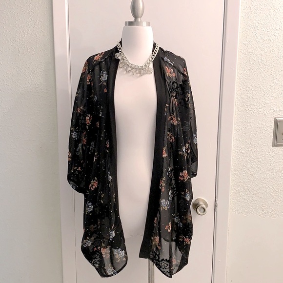 Avenue - Black Shawl - Picture 1 of 7